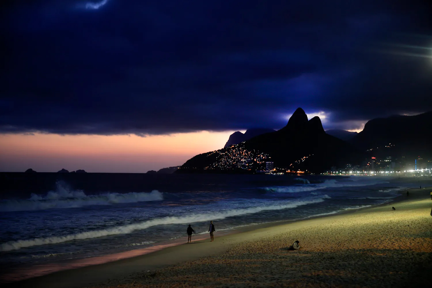 RioLadies - Overnight Escort in Rio - beach night